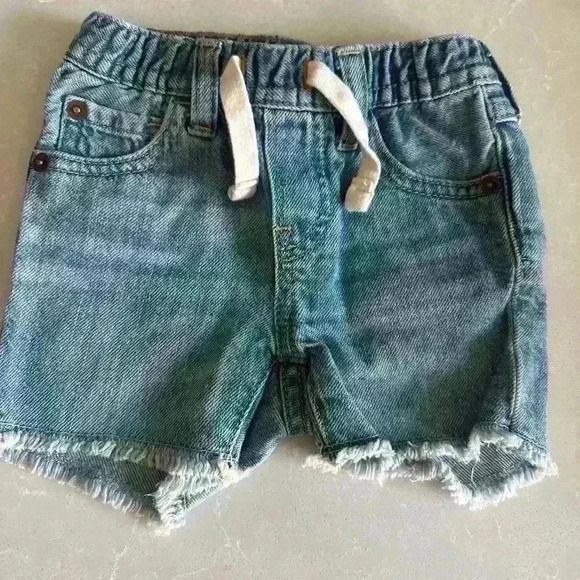 GAP shorts. - Picture 1 of 3